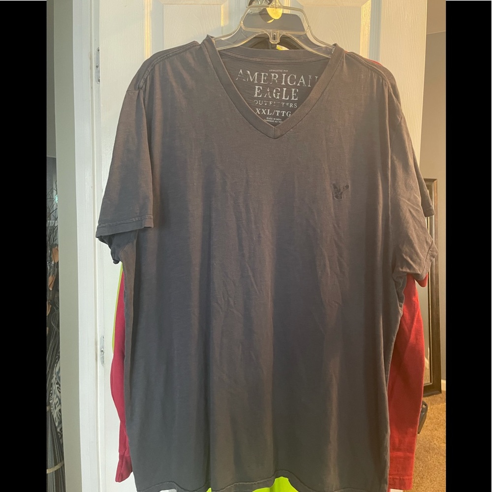 American Eagle XXL v-neck short sleeve T-shirt